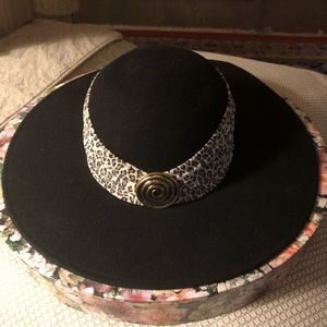 Whittall & shon hat 100% wool felt hat